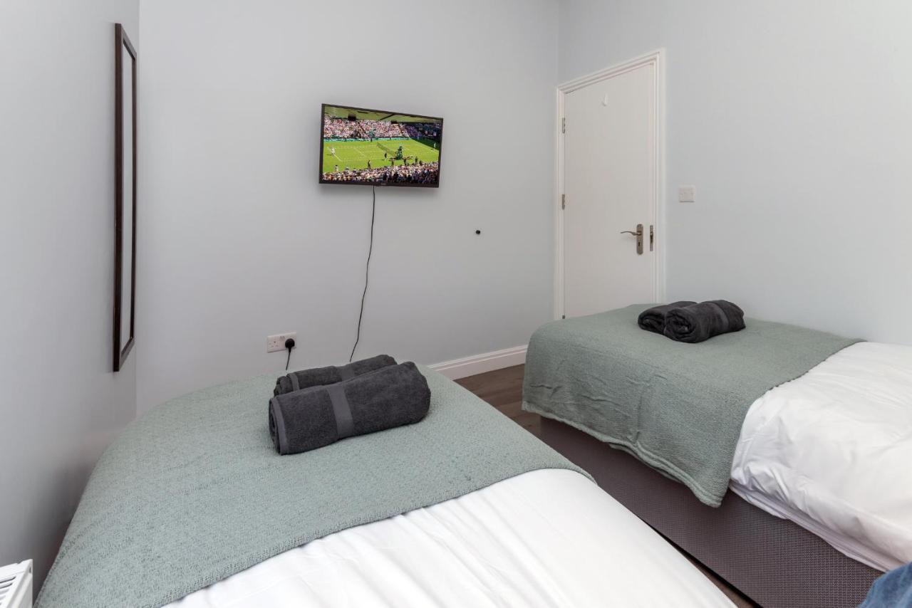 Taylor'S Apartment Wimbledon Londra Exterior foto